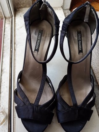 Sandalias Cruz Pradera Tacón Negro