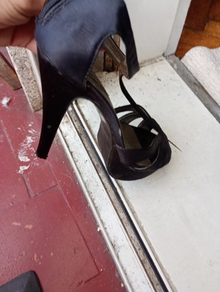 Sandalias Cruz Pradera Tacón Negro