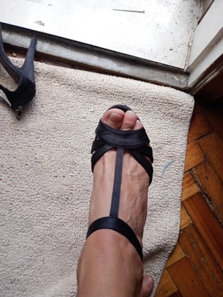 Sandalias Cruz Pradera Tacón Negro