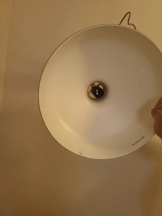 Lámpara de techo negra y dorada