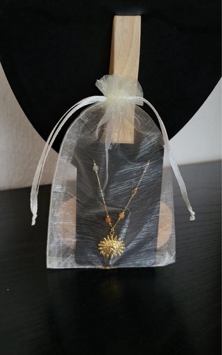 Collar “Alba”.