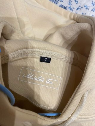 Sudadera beige con estampado tupac