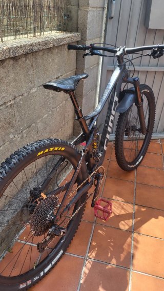 Bicicleta Enduro Ghost Negra