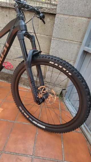 Bicicleta Enduro Ghost Negra