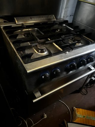 Cocina industrial 4 fuegos con horno