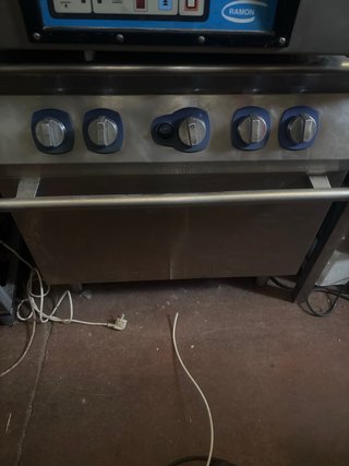 Cocina industrial 4 fuegos con horno