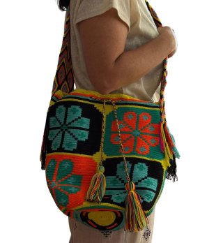 Bolso artesanal Wayuu tejido multicolor