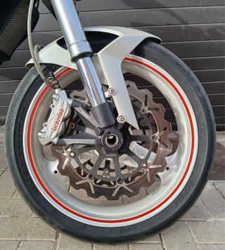 Ducati 696 Monster Blanca y Negra
