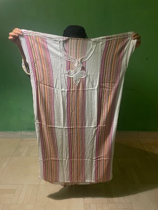 Túnica larga con rayas verticales