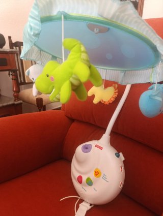 Móvil cuna Fisher-Price musical con peluches