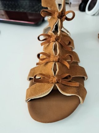 Sandalias romanas altas gladiador marrones