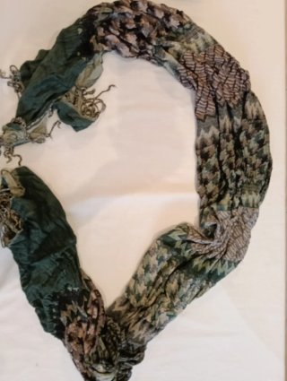 Pañuelo estampado marrón, gris y verde