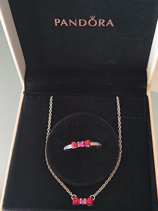Conjunto Anillo y Collar Lazo Rojo Blancanieves