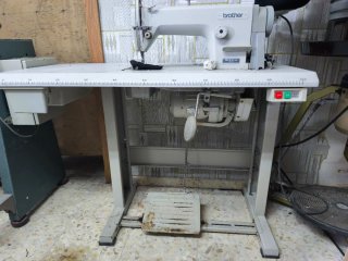 Máquina de coser, remalladora y devanadora