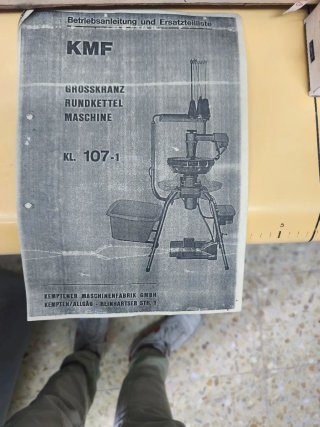 Máquina de coser, remalladora y devanadora