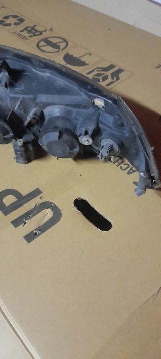 Faros Delanteros Nissan Almera 2005