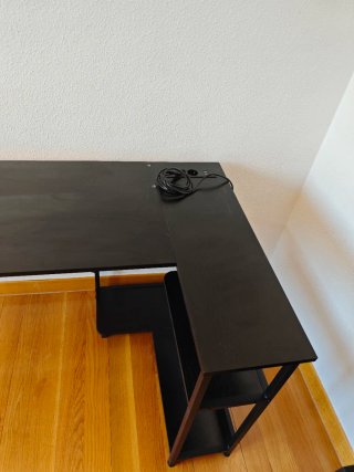 Escritorio de esquina negro.