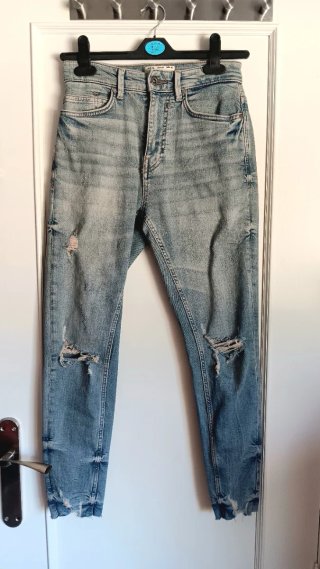 Pantalón vaquero desgastado
