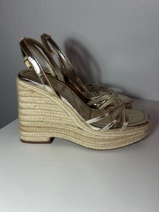 Sandalias cuña doradas Zara