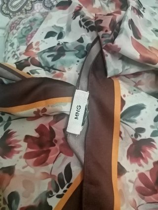 Pañuelo Mango estampado floral