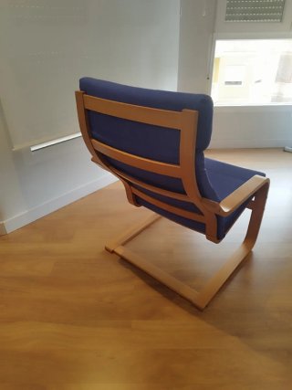 Sillón Ikea azul con cojín