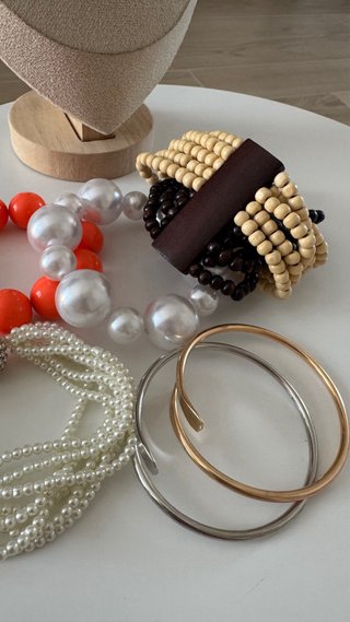 Set 6 bracciali perline legno metallo