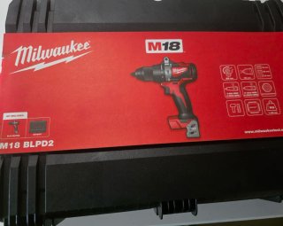 Taladro Milwaukee M18 BLPD2-0X y puntas nuevo