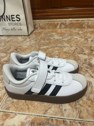 Zapatillas Adidas Blancas y Negras