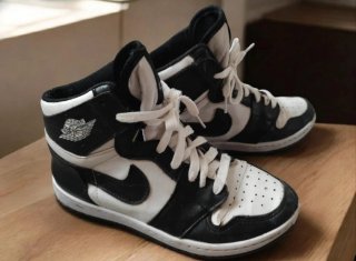 Zapatillas Negras y Blancas