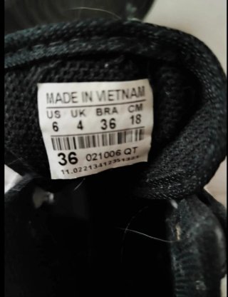 Zapatillas Negras y Blancas