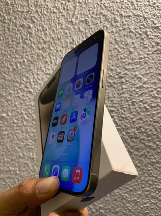 iPhone 15 Pro 256Gb Natural Titanio IGUAL A NUEVO