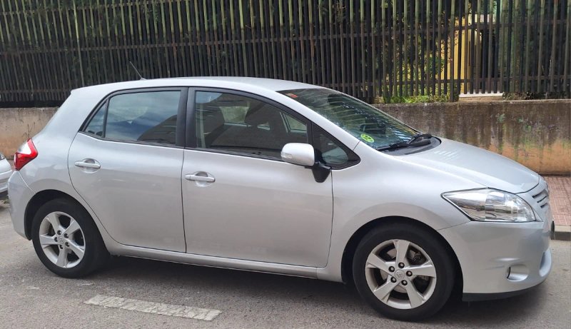 Toyota Auris 2010 - foto 1