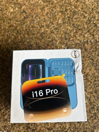 Es un teléfono i16 Pro, no es un iphone 16 pro