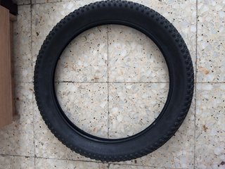 Neumático CST 20x3.0 para Bici Eléctrica