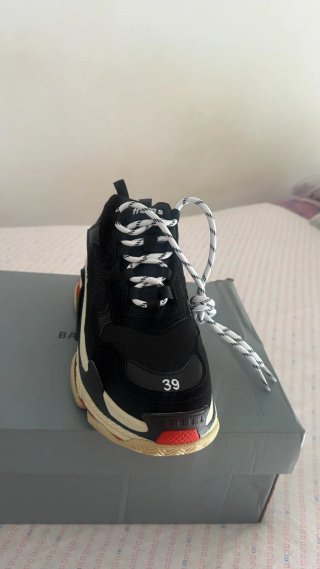 Zapatillas Balenciaga Negras y Rojas