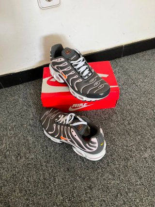 Nike Air Max Plus Zapatillas Grises Naranja