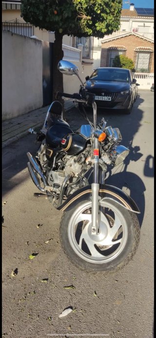 Moto 125cc Cruiser Negra y Plateada