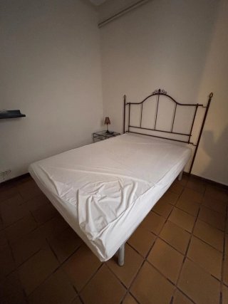 Camas, sofás y muebles
