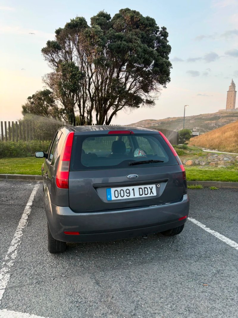 Ford Fiesta 2005 - foto 1