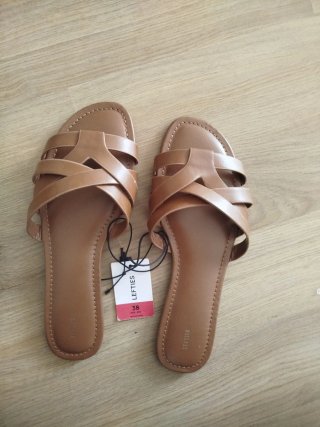 Sandalias marrones