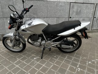 Honda CB 250 F Plata