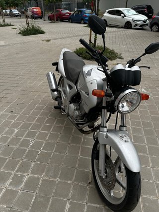 Honda CB 250 F Plata