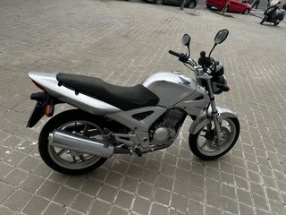 Honda CB 250 F Plata