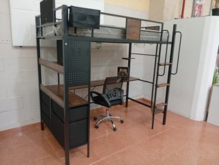 Litera con escritorio y estanterías