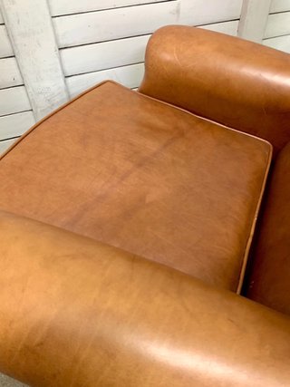 Sillón orejero de piel marrón. Vintage