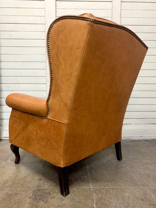 Sillón orejero de piel marrón. Vintage