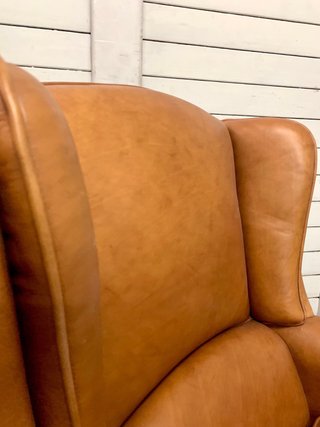 Sillón orejero de piel marrón. Vintage