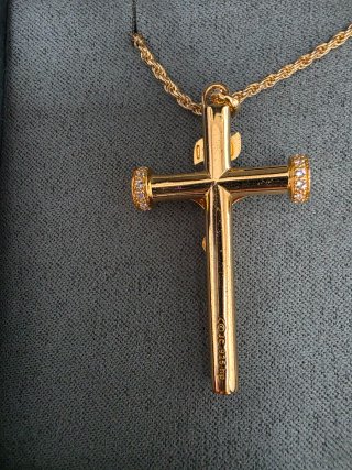 Cruz  y cadena baño oro 18 k diamantes topacios