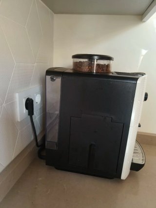 Cafetera super automática Krups Roma
