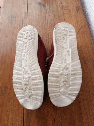 Mocasines Hey Dude granates